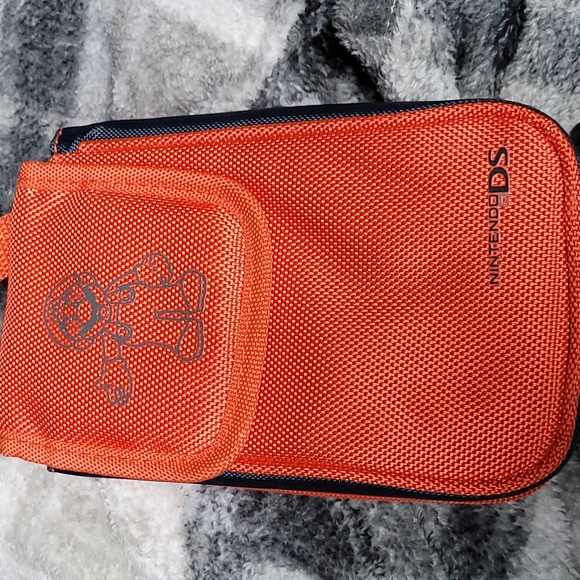 Nintendo DS Mario bros case. - Picture 3 of 3